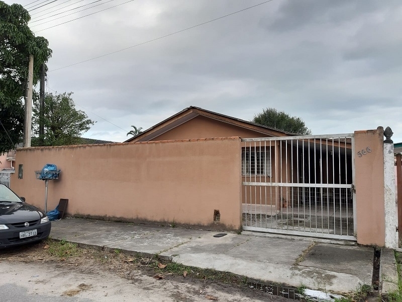 MATINHOS | Casas | Matinhos - Casa com amplo espaço de terreno.