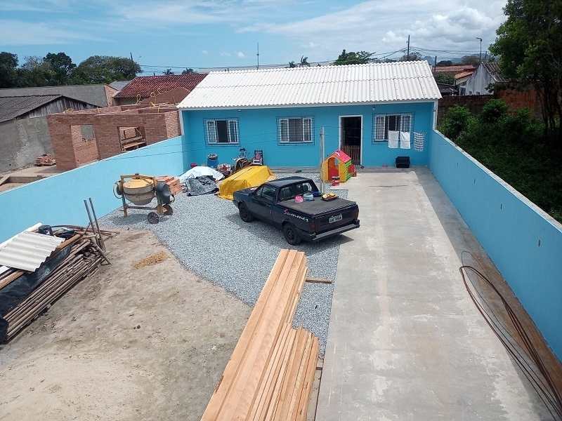 MATINHOS | Casas | Matinhos - Casa com amplo espaço de quintal.